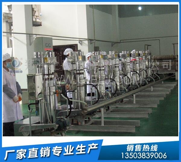 企鵝榨油機:山東用戶核桃油壓榨精煉設備發貨(圖2) 液壓榨油機